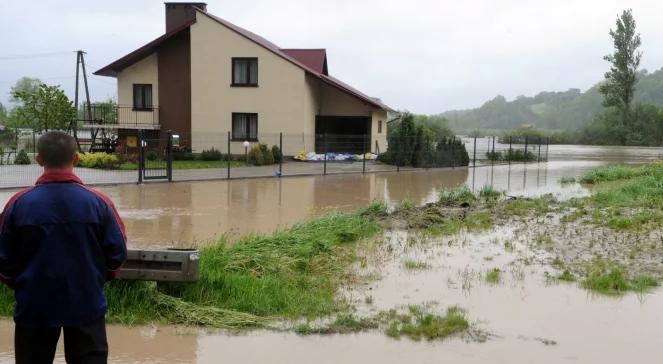 Groźba powodzi. Stany alarmowe przekroczone [relacja]