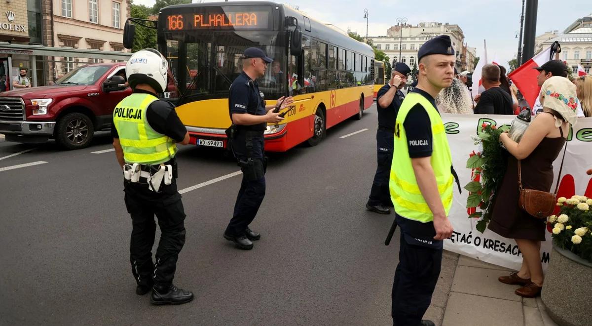 Wprowadzono zakaz noszenia broni w Warszawie. "Konieczność zapewnienia bezpieczeństwa"