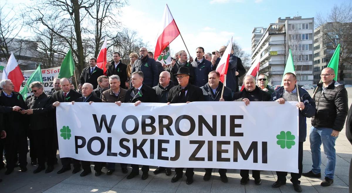 Manifestacja rolników "w obronie polskiej ziemi"