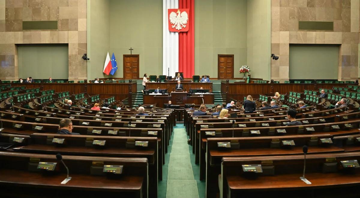 Sejm za podwyżkami wynagrodzeń dla posłów, ministrów, prezydenta i pierwszej damy