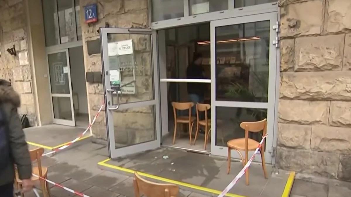Atak koktajlem Mołotowa na siedzibę PO. Groźny incydent obok Sejmu