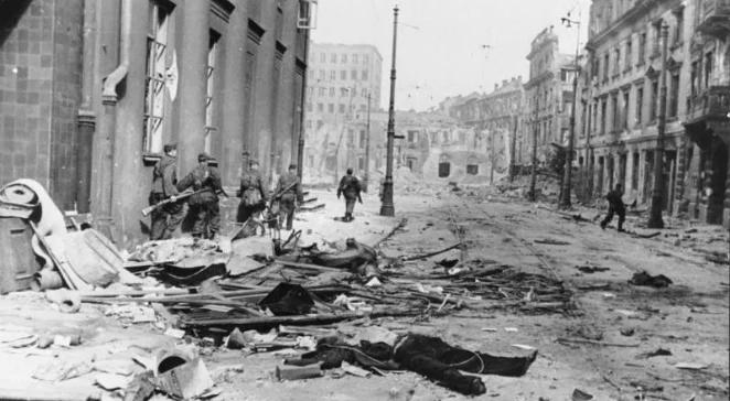 Powstanie warszawskie. 30 sierpnia. Brytyjczycy potępiają represje wobec AK