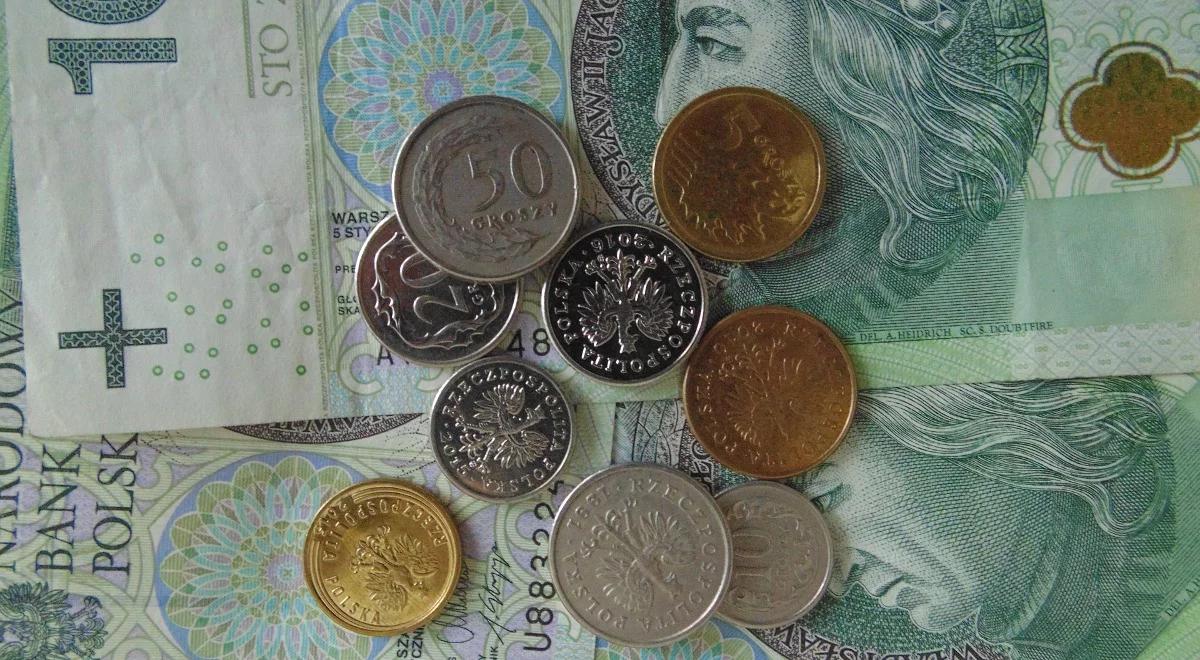 Wyższe wynagrodzenie pracowników medycznych. Rząd za podwyżką kwoty bazowej z 3900 do 4200 zł