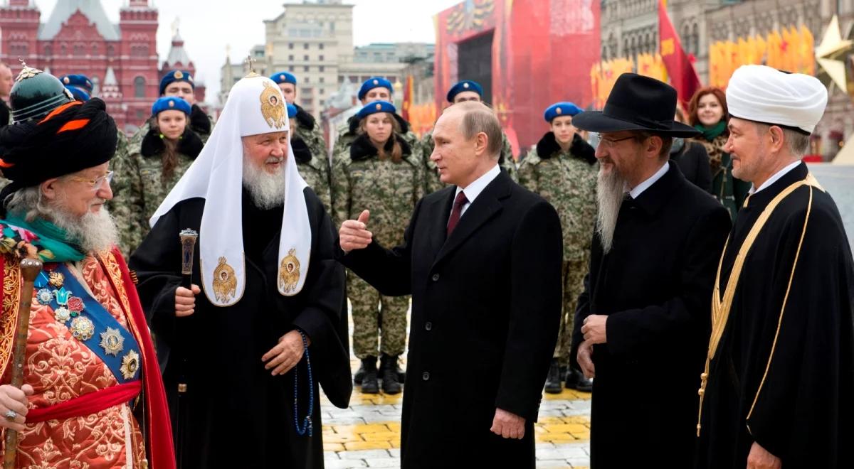 Święto w Rosji. Putin: naród sam przeciwstawił się rozłamowi, wygnał samozwańców