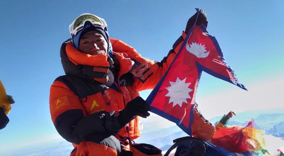 Kami Rita Sherpa po raz 30. zdobył Mount Everest. Nikt na tym szczycie nie bywa częściej
