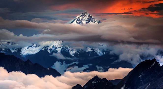 Andrzej Bargiel atakuje szczyt Manaslu