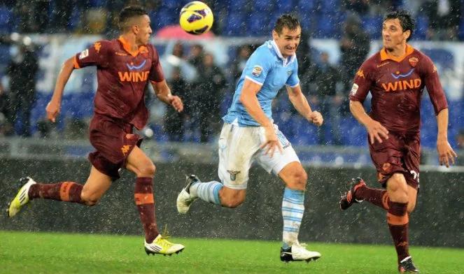 Derby Rzymu dla Lazio. Milan upada coraz niżej