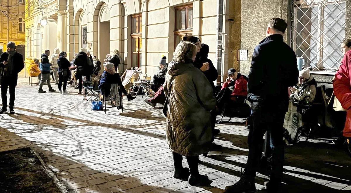 Kolejka po "Mieszkanie za remont". Mieszkańcy są zgodni: ceny lokali w Krakowie są horrendalne