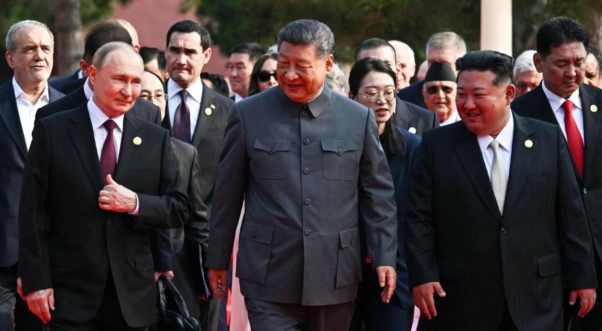 Xi Jinping u boku Putina i Kima. Ostrzegł, że "świat stoi przed wyborem"