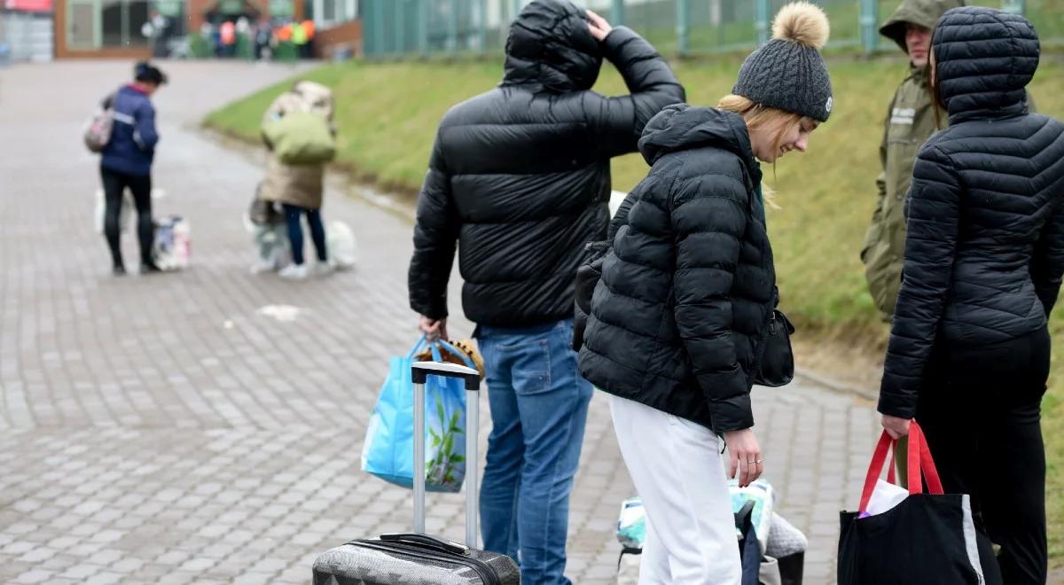 Środki za pomoc uchodźcom będą wypłacane dłużej. Zapowiedź wiceszefa MSWiA