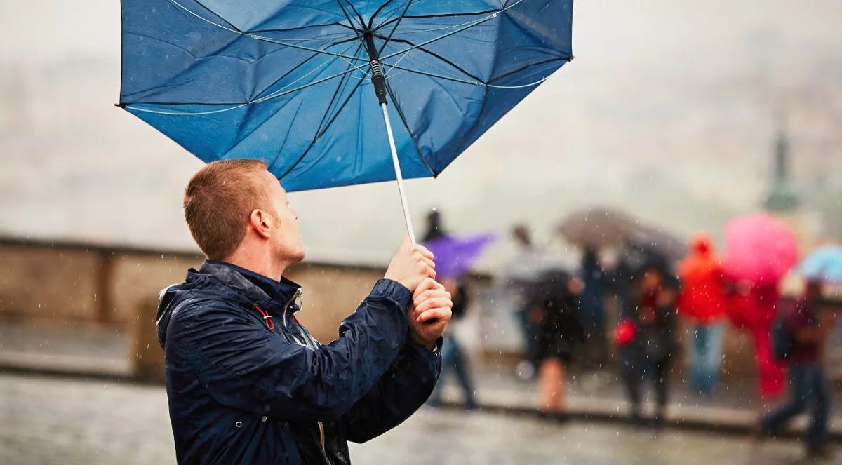 Prognoza pogody na dziś: wietrznie i deszczowo, bez kurtki nie wychodź z domu