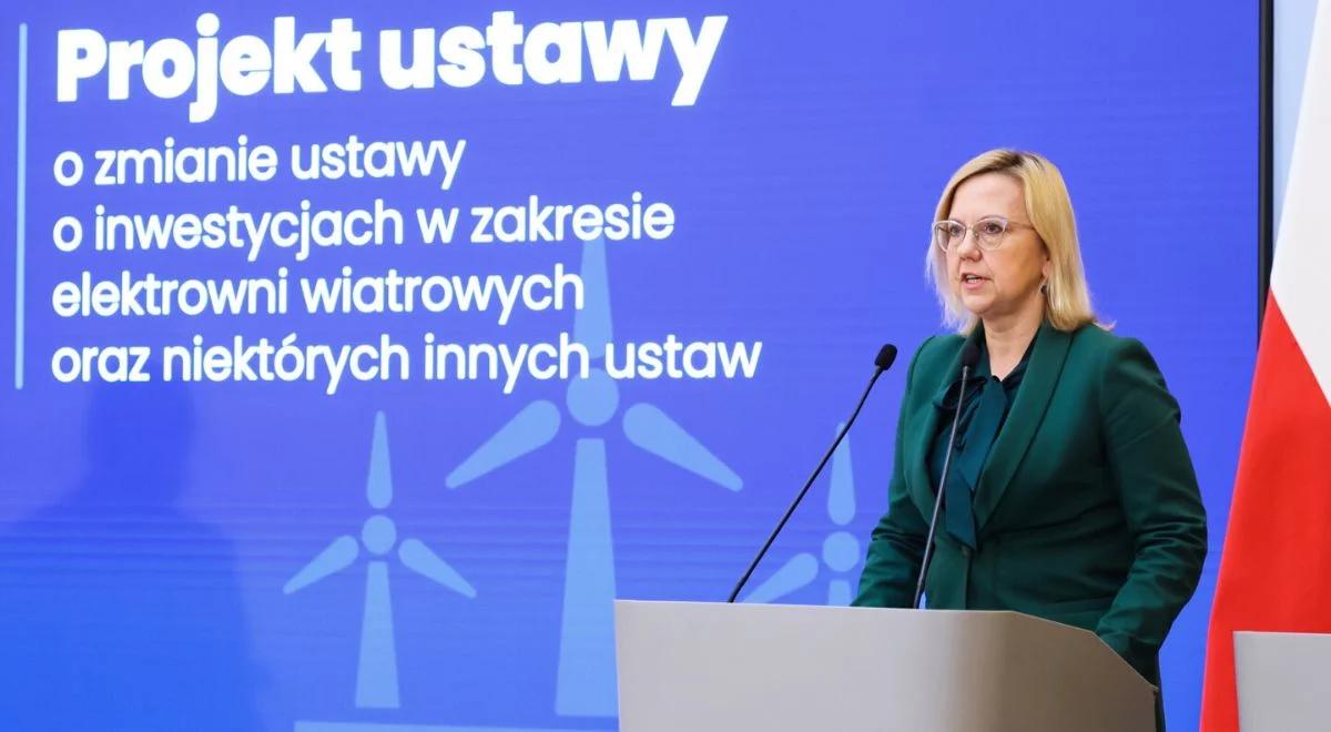 Nowelizacja ustawy wiatrakowej. Anna Moskwa: pozwoli uwolnić nowe tereny do budowy farm 