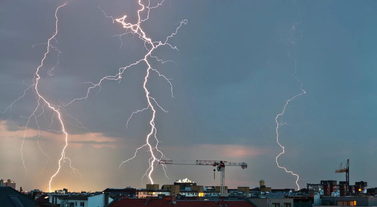 Silne burze i grad. IMGW wydało ostrzeżenia dla województw