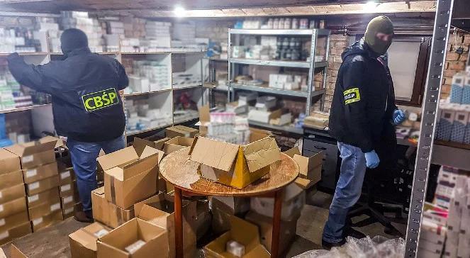 Podróbki sterydów i leków warte miliony złotych. CBŚP rozbiło gang