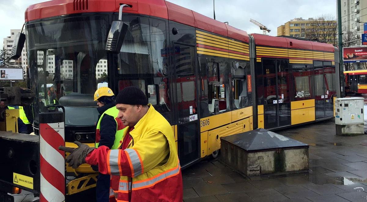 Groźny wypadek w Warszawie. Na Mokotowie wykoleił się tramwaj