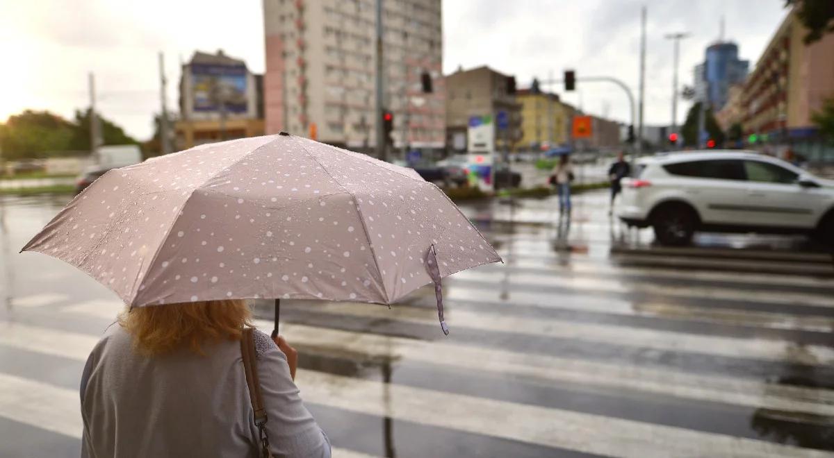 Czeka nas pochmurny wtorek z przelotnymi opadami deszczu i śniegu. Najnowsze prognozy