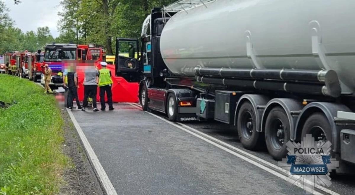 Opaleniec. Osobówka zderzyła się z cysterną. Nie żyją cztery osoby