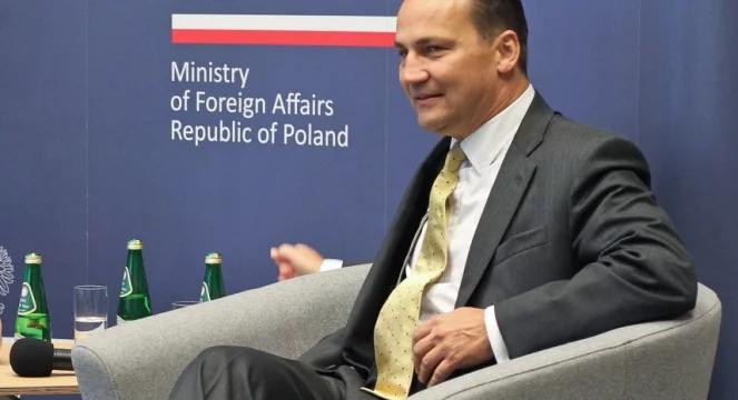 Prokuratura: Sikorski może sam ścigać sprawców 