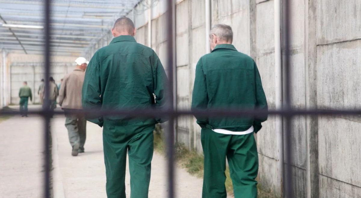 Śmierć więźnia w Czarnem ujawnia brutalne praktyki służb. Nadużyć może być więcej