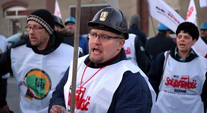 Protest w śląskich kopalniach: pod ziemią ponad tysiąc górników