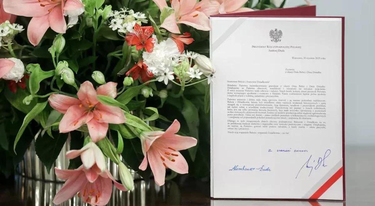 "Dziękujemy, że zawsze jesteście gotowi nieść pomoc". Życzenia pary prezydenckiej z okazji Dnia Babci i Dziadka