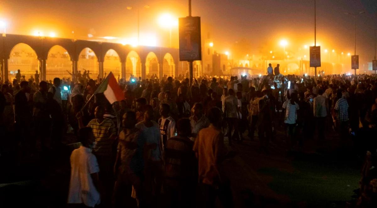 Sudan: prezydent Umar al-Baszir ustąpił po 30 latach rządów. Protesty trwały od miesięcy