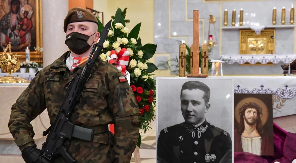 "Dziś Polska się o nich upomina". Uroczystości pogrzebowe Romana Szczura vel Szumskiego