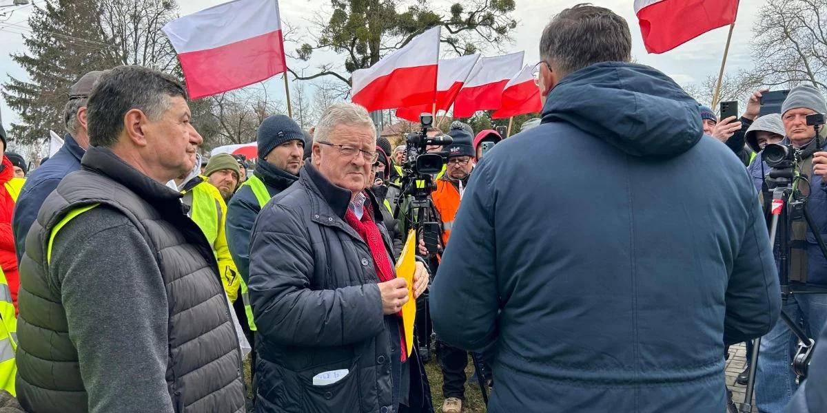 Minister Siekierski spotkał się z protestującymi rolnikami. Skrytykował Zielony Ład