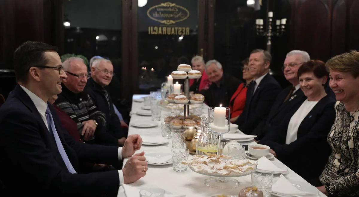 "13 emerytura to obowiązek". Premier spotkał się z seniorami z Żabna