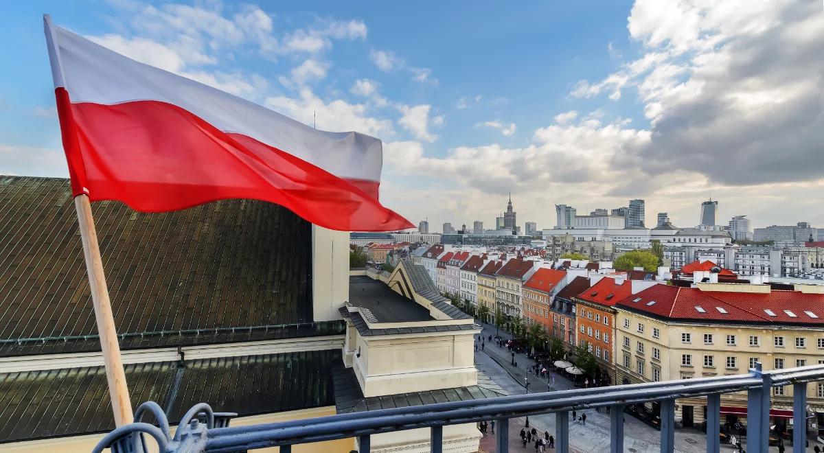 Większość Polaków uważa się za patriotów. Nowy sondaż