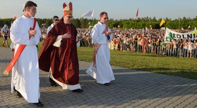 Spotkanie młodzieży na Lednicy. "To jest wieczór otwarcia się na Ducha Świętego"