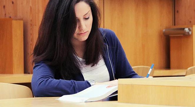 Kredyt absolwencki – lek na prekariat? 