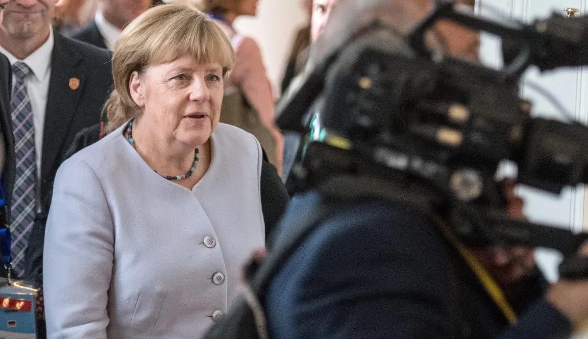 "Umvolkung". Angela Merkel i naziści powiązani w jednym wpisie