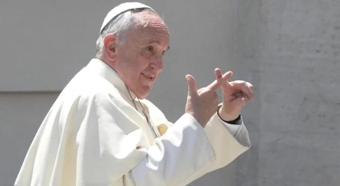 Przyjęcie na dachu watykańskiej prefektury w dniu kanonizacji. Franciszek chce wyjaśnień