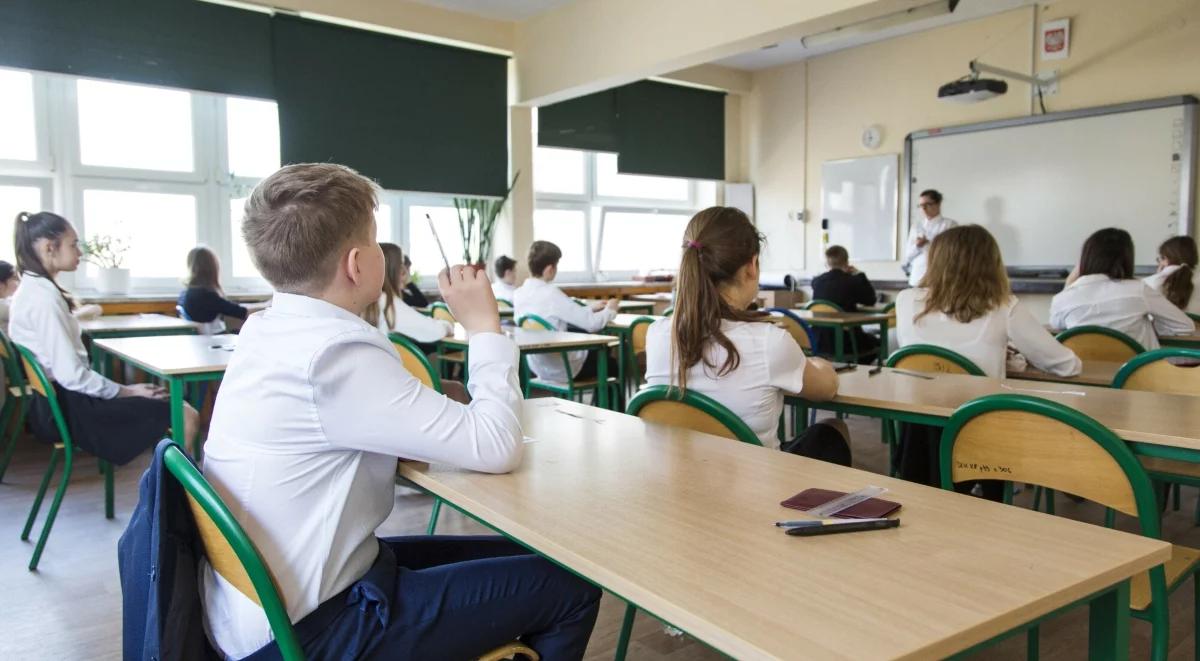 2,5 tys. zł na semestr dla uczniów. Sprawdź, co trzeba zrobić 