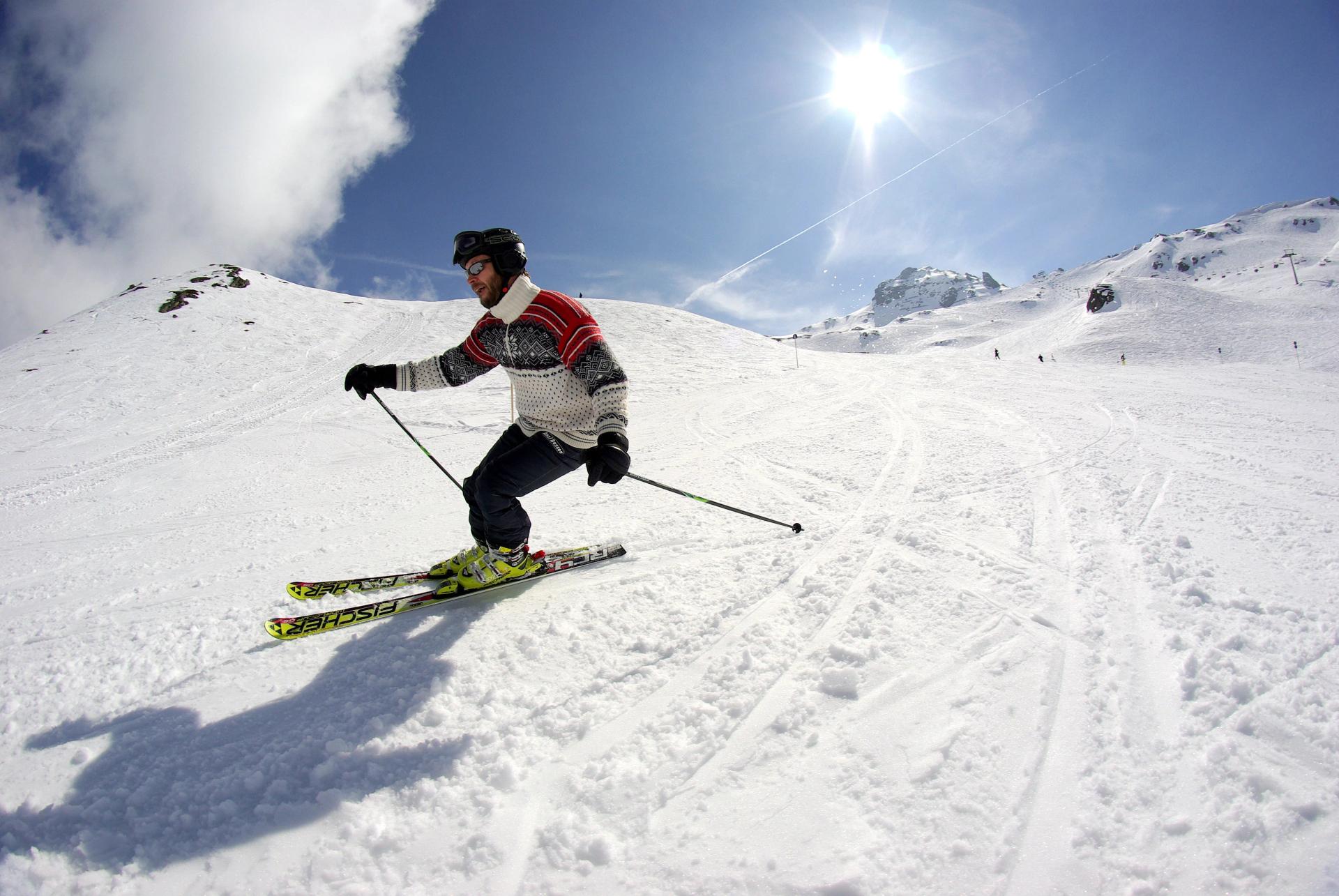 Jak uniknąć urazów – porady dla narciarzy i snowboardzistów