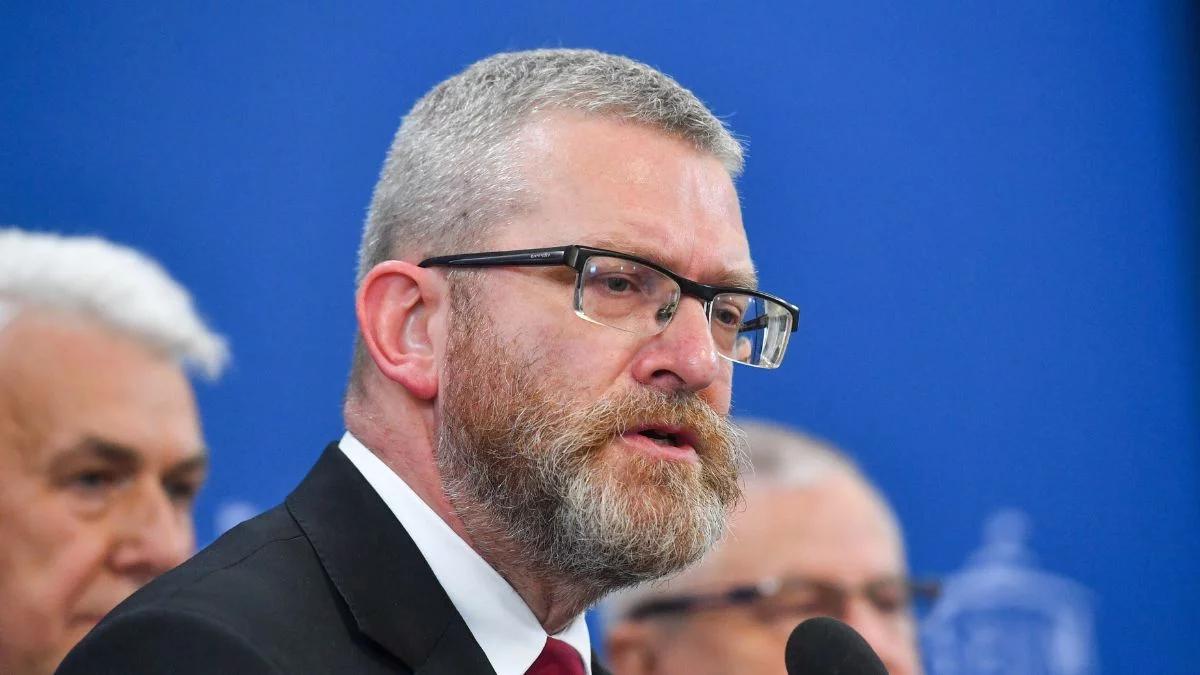 Braun zniszczył wystawę w Sejmie. Kotula: zawiadamiamy prokuraturę