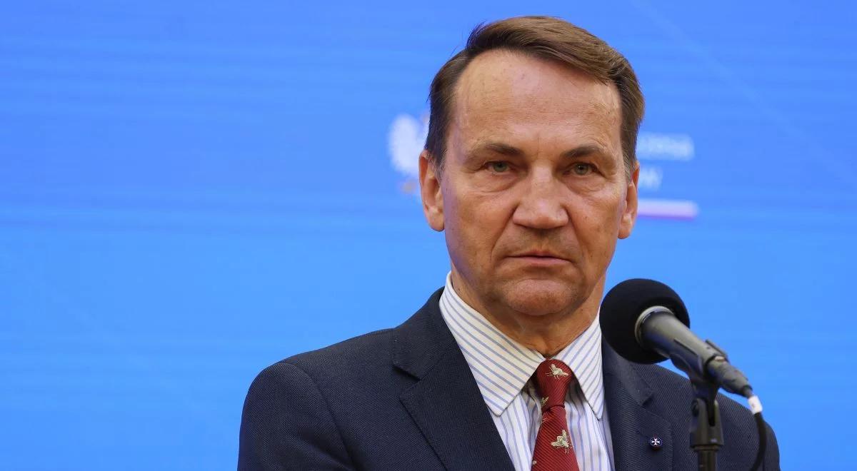 Sikorski o aresztowaniu Polaka na Białorusi. "To nie pozostanie bez odpowiedzi"