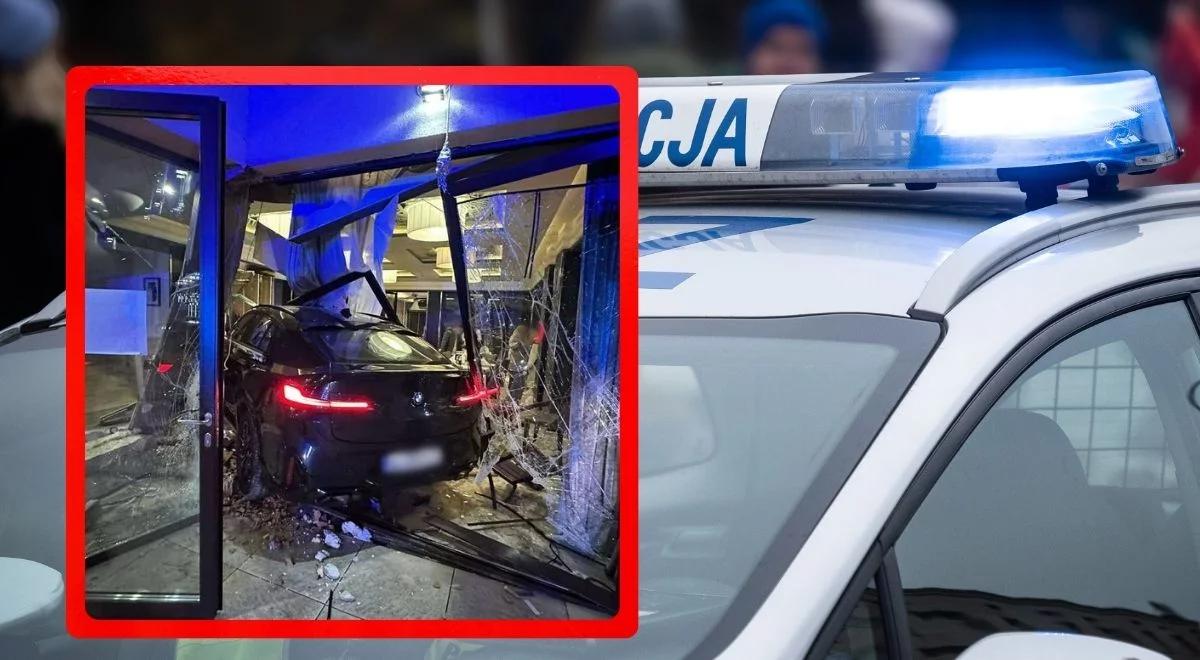 BMW z impetem wpadło do restauracji. Chwile grozy w hotelu