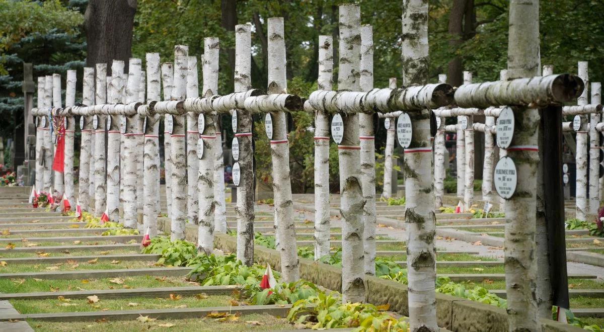 Prof. Szwagrzyk: w dniu Wszystkich Świętych pamięć o polskich ofiarach jest naszym obowiązkiem