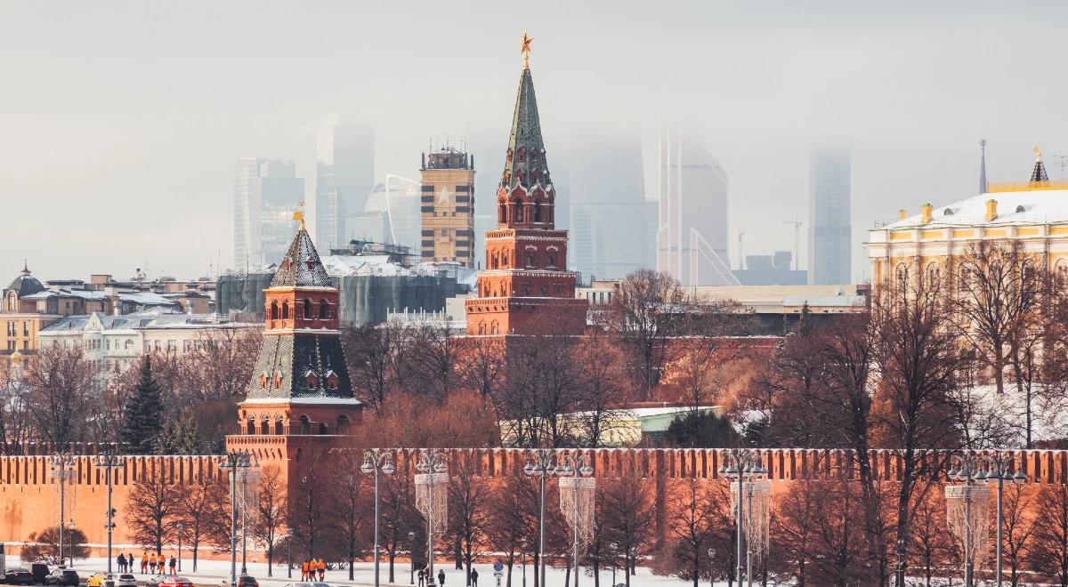 "Ryzyko nękania i bezpodstawnego aresztu". Ambasada USA w Moskwie wezwała Amerykanów do opuszczenia Rosji