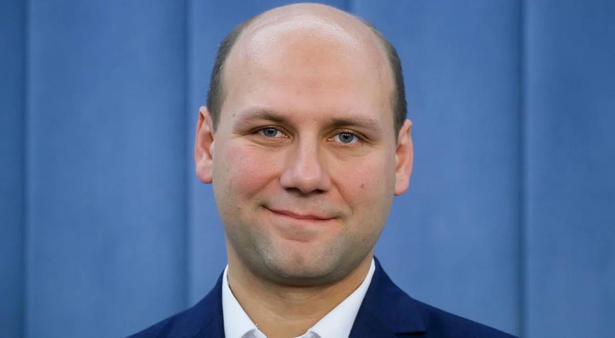 Szymon Szynkowski vel Sęk: w Sejmie posłowie powinni myśleć o pracy, a nie o medialnych ekscesach