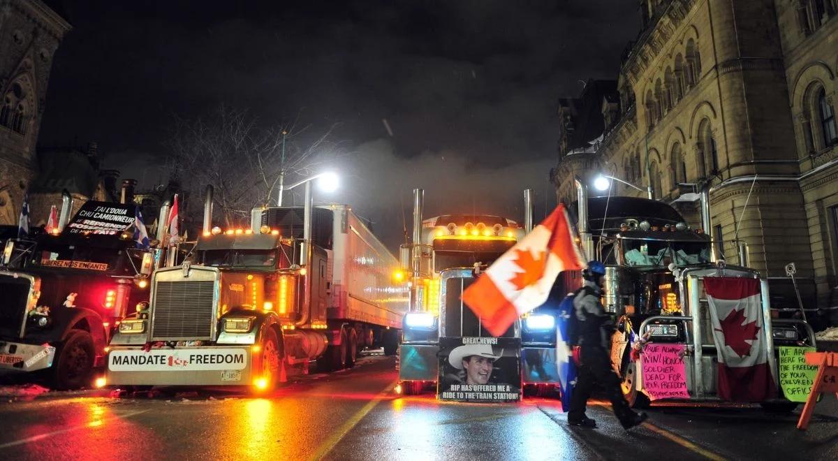 Protesty przeciwko restrykcjom pandemicznym w Kanadzie. Centrum Ottawy blokuje ok. 500 ciężarówek