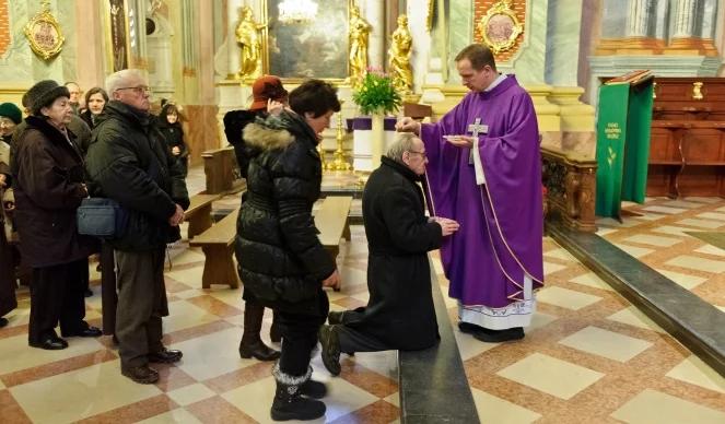 Dziś Popielec. Kościół katolicki rozpoczyna Wielki Post