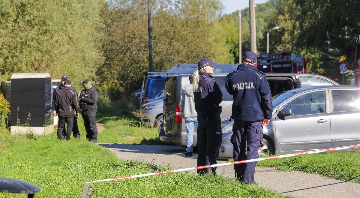 Ewakuacja w Olsztynie, broń i materiały wybuchowe. Na miejscu ABW