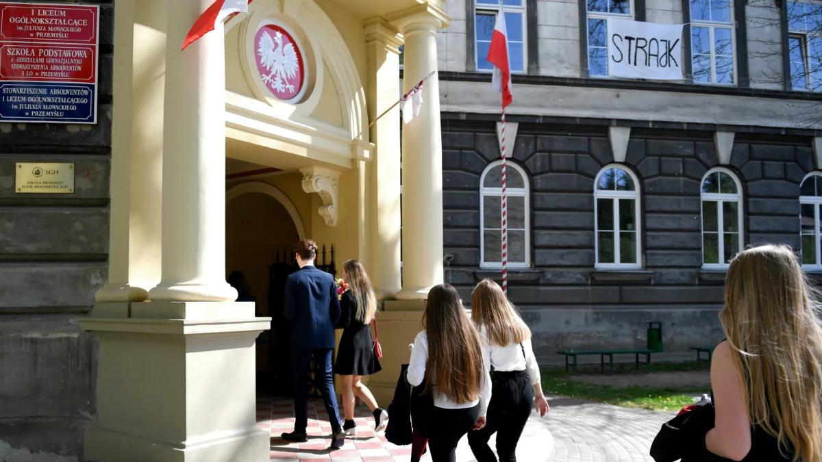Rekrutacja do szkół średnich. Szef MEiN: miejsc nie zabraknie
