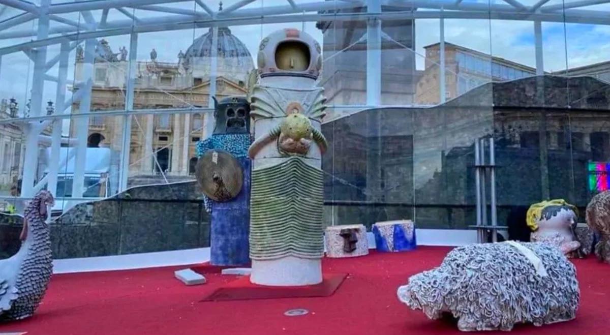 "Marsjanie wylądowali". Kontrowersje wokół szopki na placu Św. Piotra