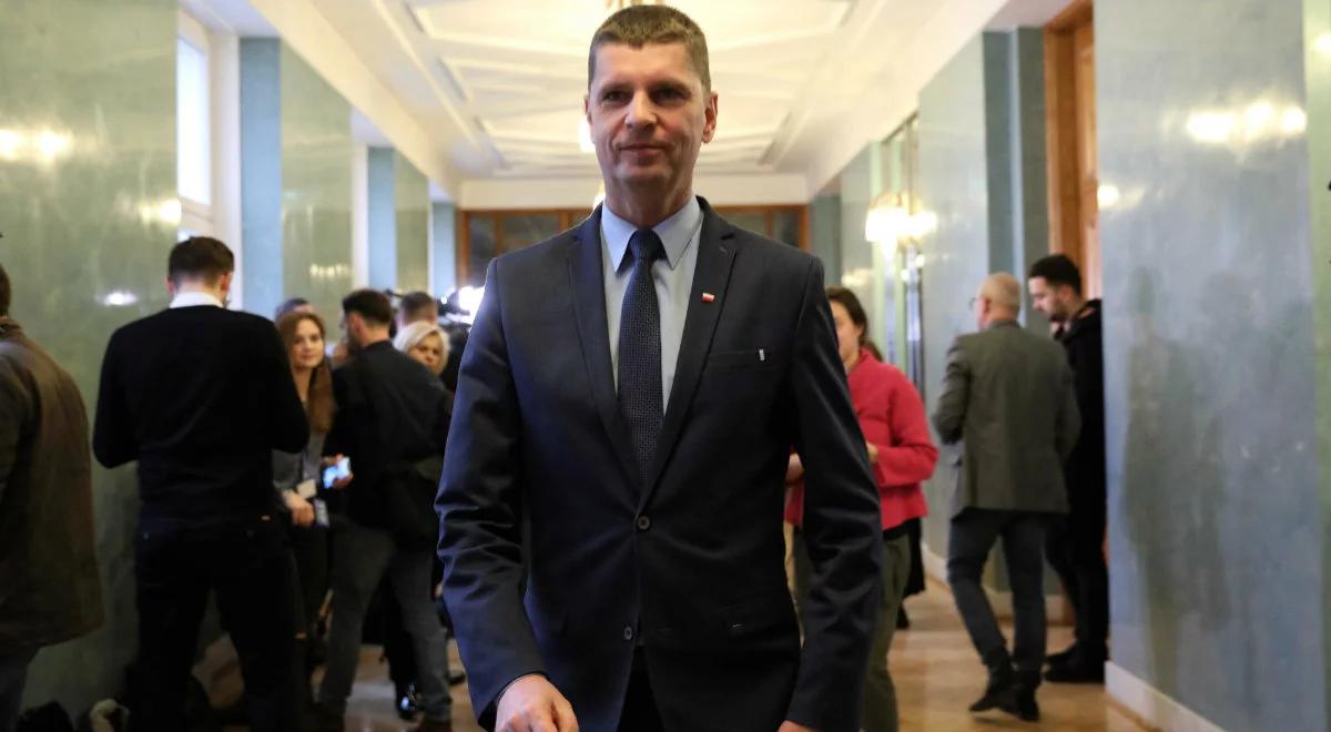 MEN przeznaczy niemal miliard złotych na podwyżki dla nauczycieli od września 2020 r.
