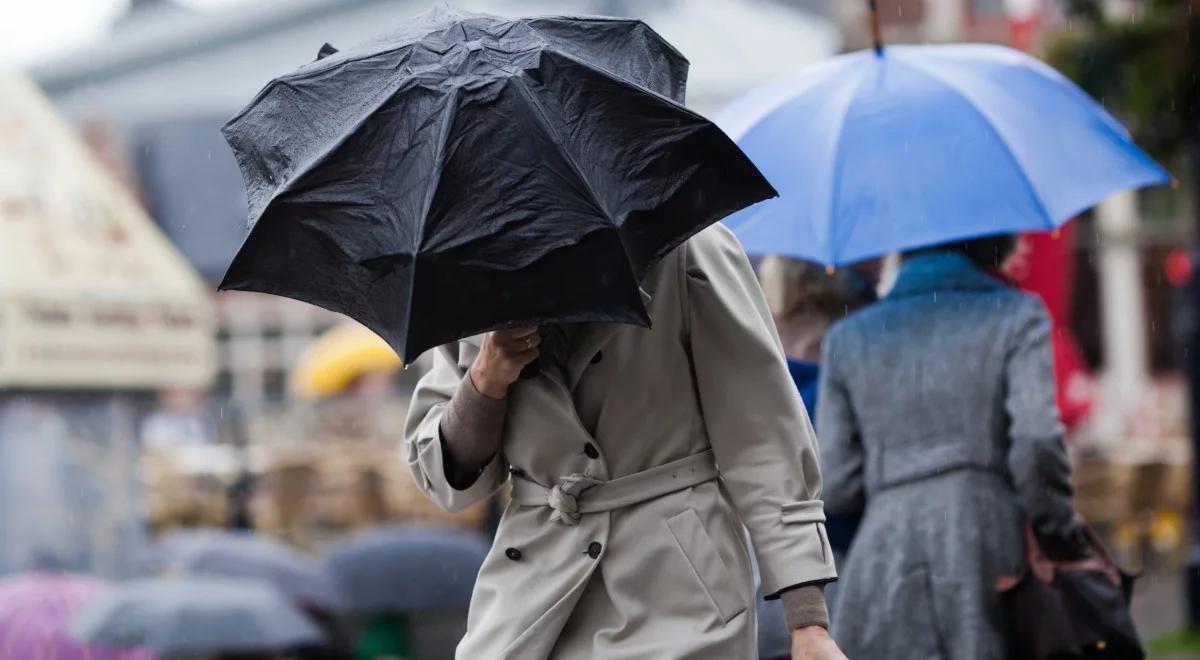 Wiatr może wzmagać odczucie chłodu. Sprawdź prognozę IMGW na sobotę
