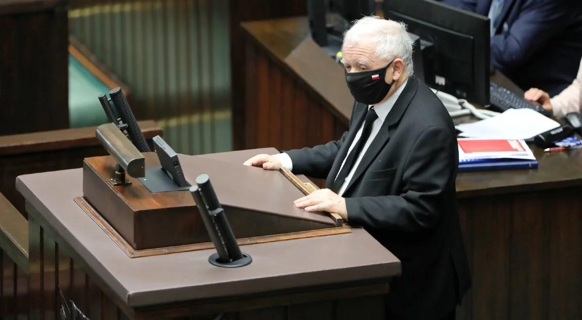 "Nie było propozycji rządowych dla grupy, która odeszła". Prezes PiS odpowiedział na zarzuty opozycji